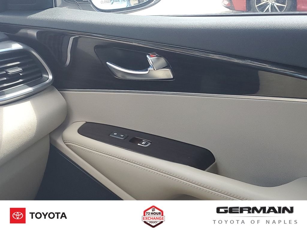 Used 2019 White Kia EX image 30