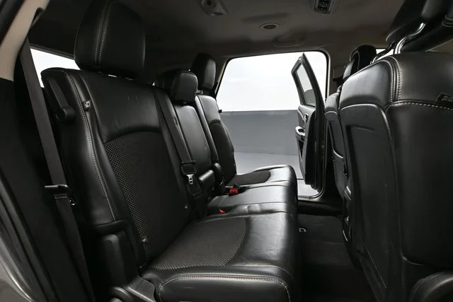 Used 2017 Gray Dodge Crossroad image 42