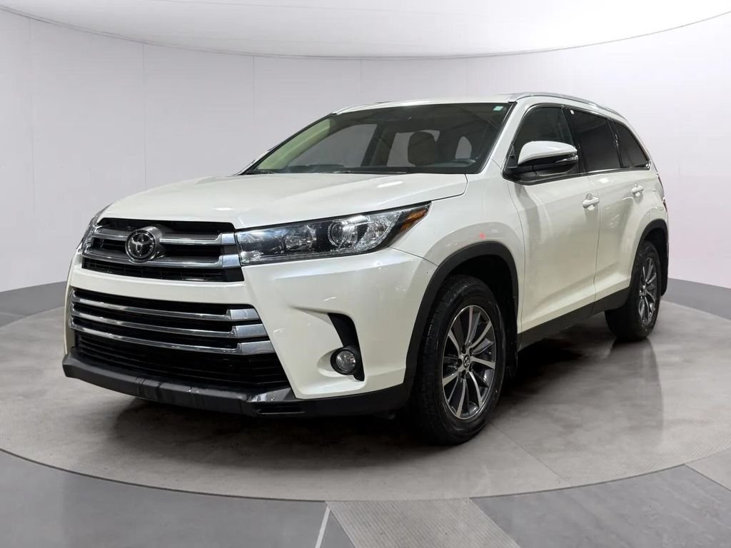 Used 2019 White Toyota XLE image 7