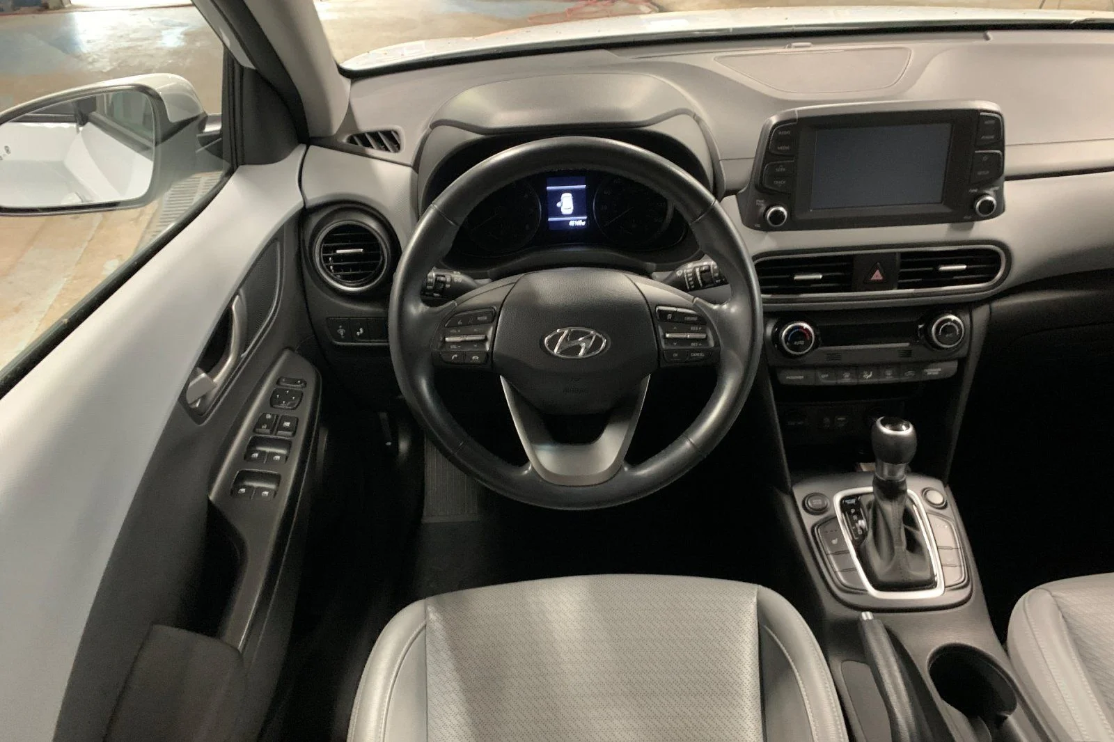 Used 2018 White Hyundai Limited image 16