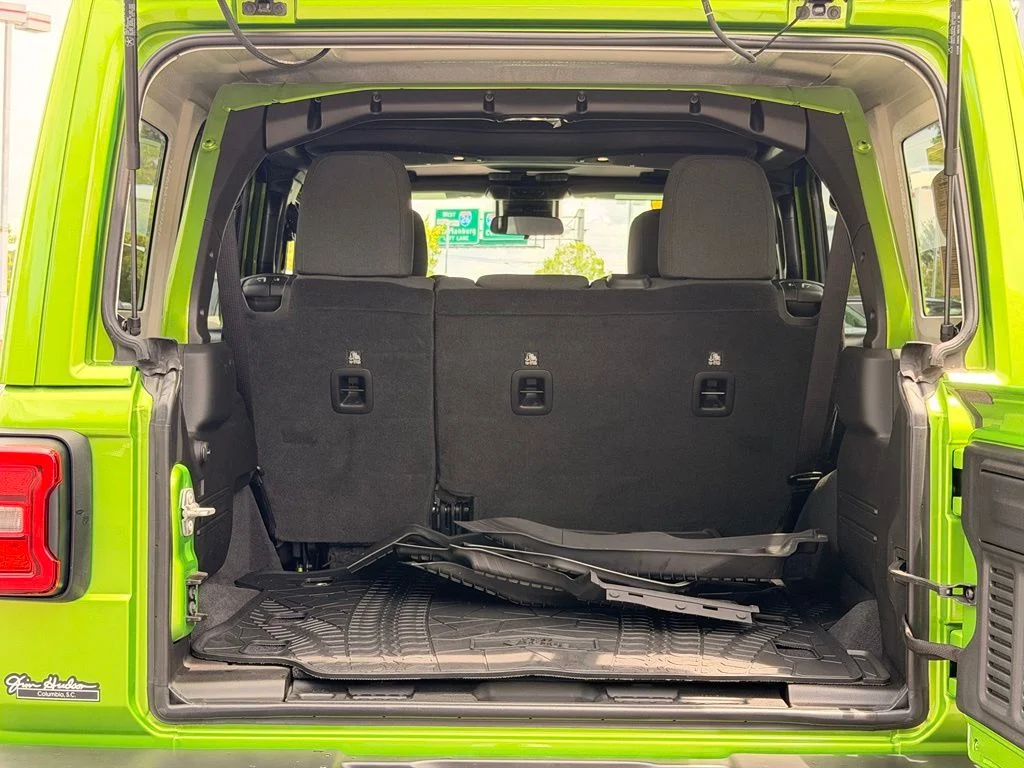 Used 2025  Jeep Rubicon image 18