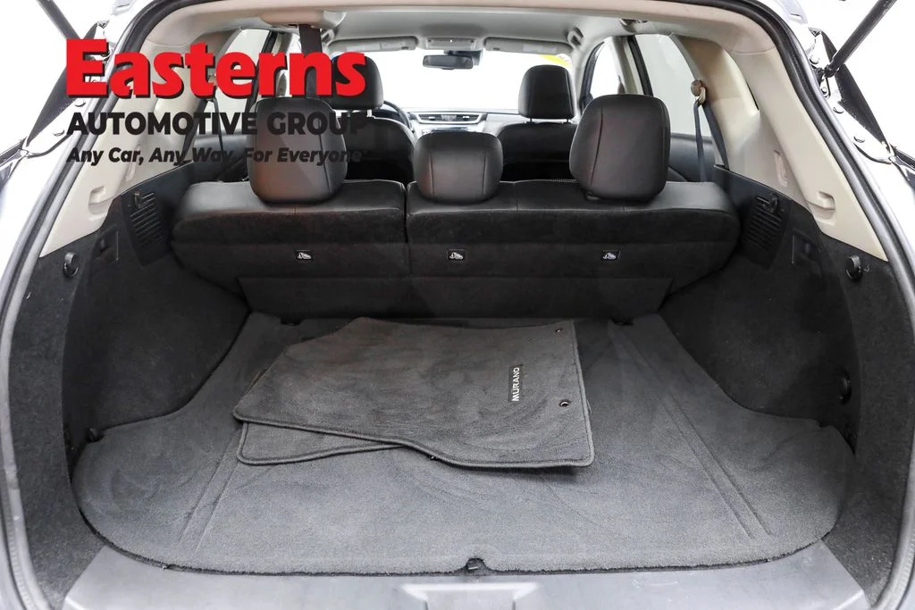 Used 2023 Gray Nissan SV image 9