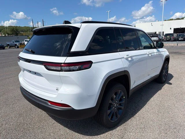 New 2026 White Jeep  image 3