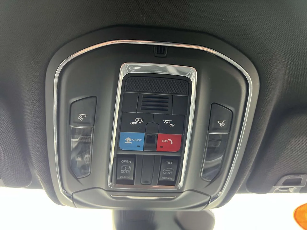 Used 2025 Silver Zynith Jeep Laredo X 4x4 image 33