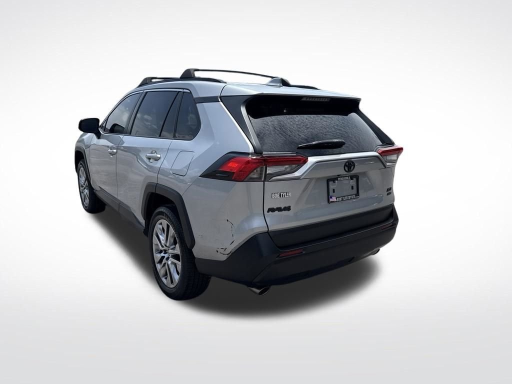 Used 2022 Silver Toyota XLE Premium image 7