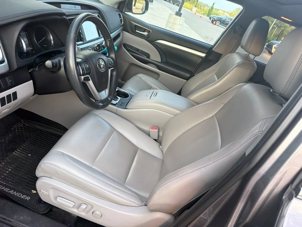 Used 2019 Predawn Gray Mica Toyota SE image 23