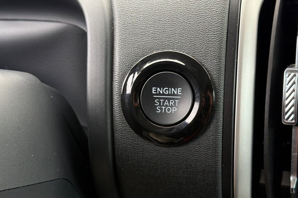 Used 2025 Oxford White Ford Active image 26