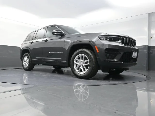 New 2026 Baltic Gray Metallic Clear-Coat Exterior Paint Jeep Laredo X image 18
