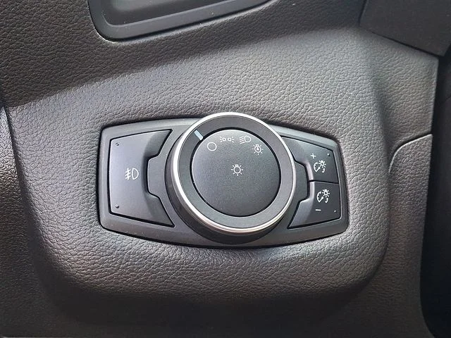 Used 2016 Gray Ford SEL image 27