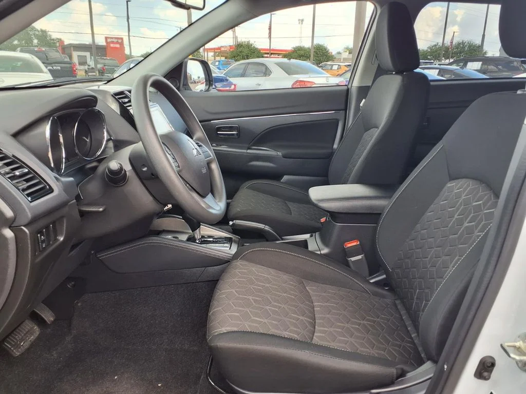 Used 2026 White Mitsubishi 2.0 SE image 12