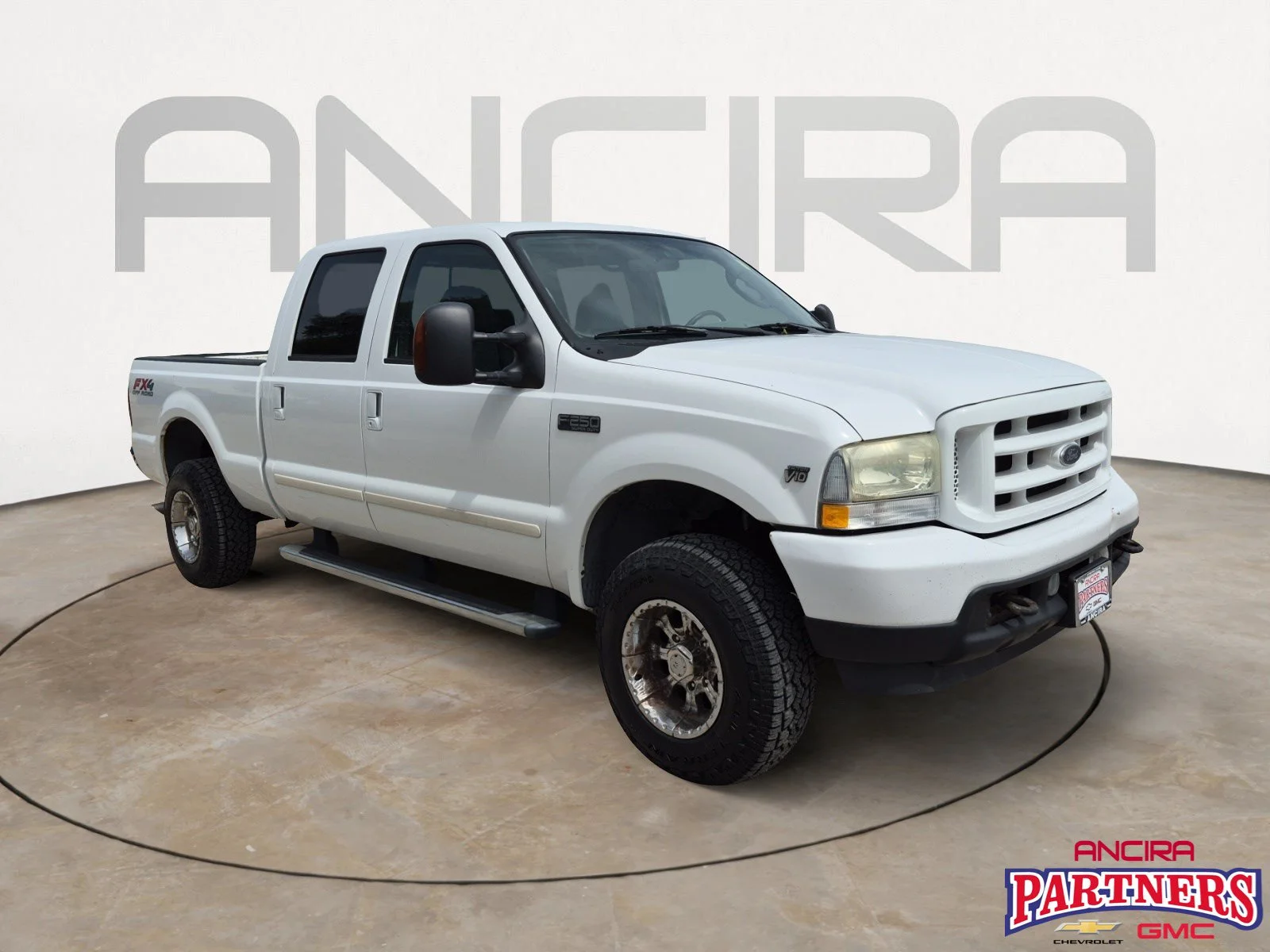 Used 2004 White Ford XL image 1