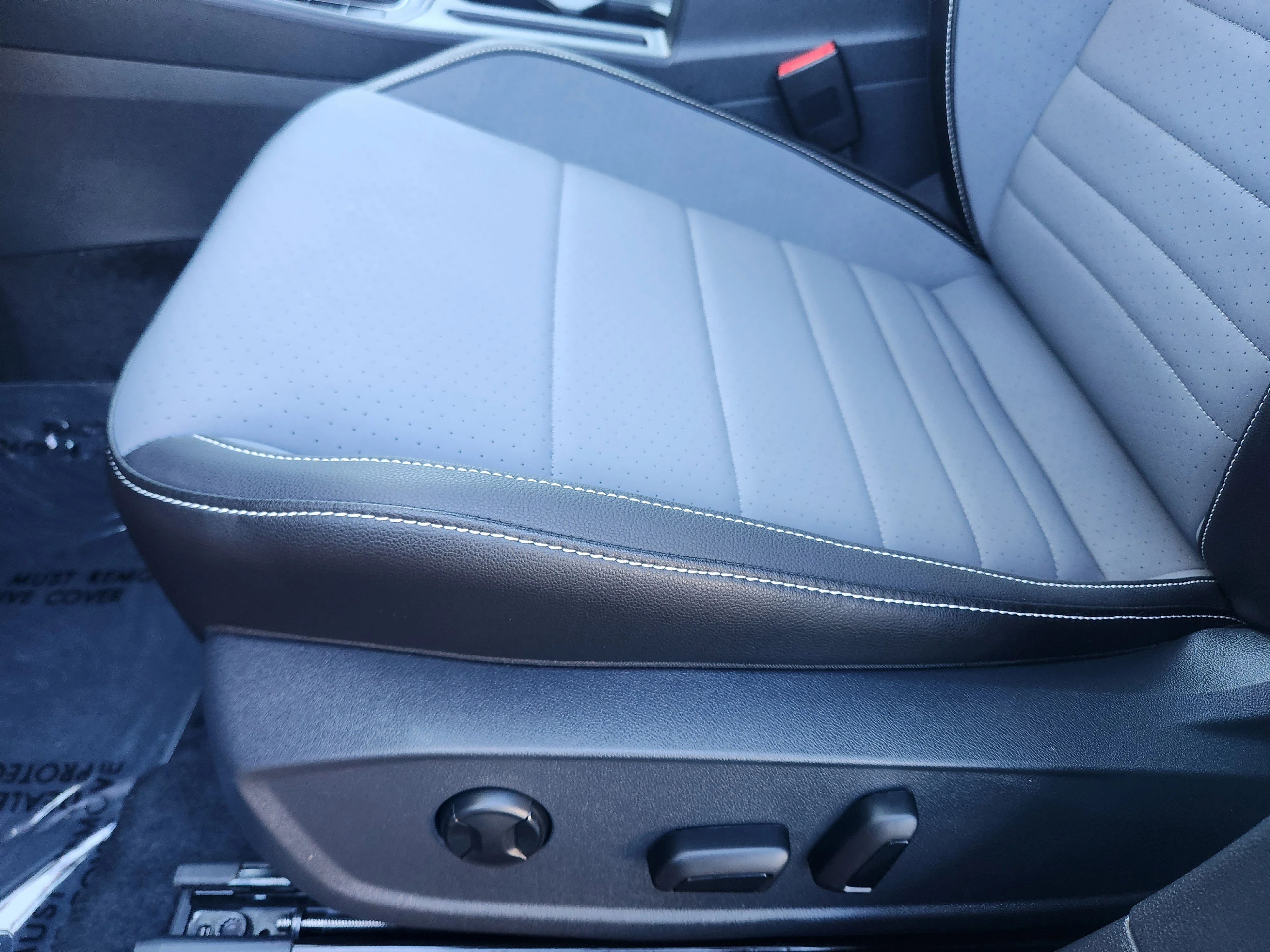 2025 Volkswagen Jetta SE - Photo 9