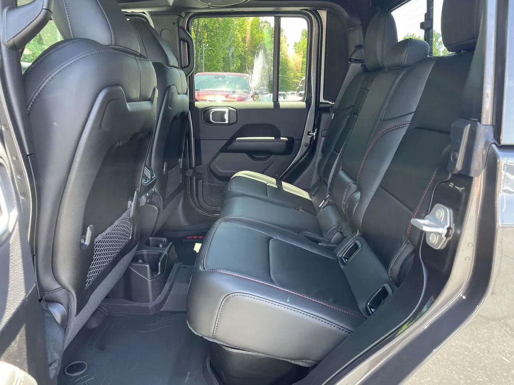 New 2026 Granite Crystal Metallic Clearcoat Jeep Rubicon X image 20