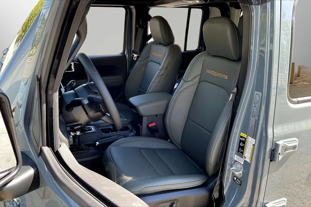 New 2026 Anvil Clearcoat Jeep Mojave image 16