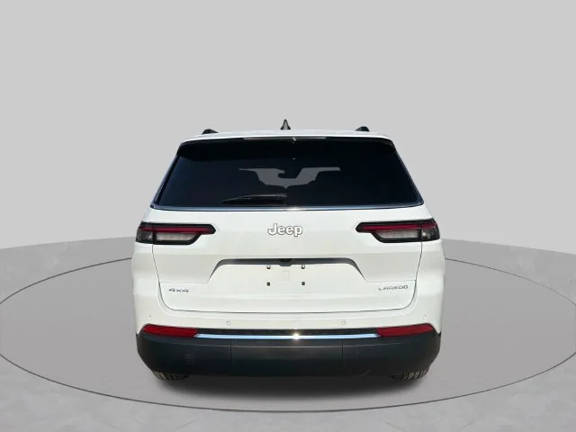 New 2026 Bright White Clear-Coat Exterior Paint Jeep Laredo X image 5
