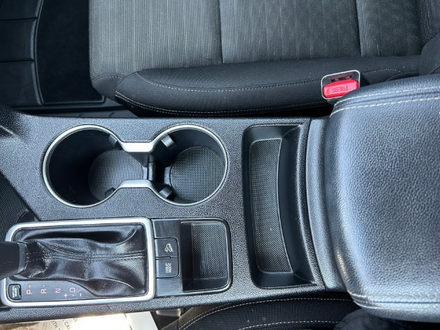 Used 2018 White Kia LX image 23