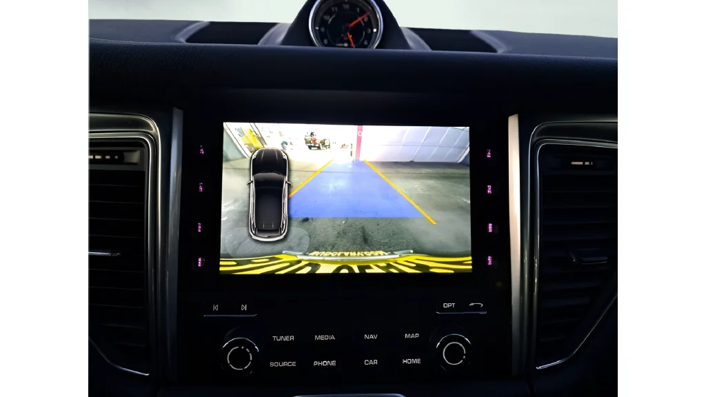 Used 2018  Porsche Base image 23