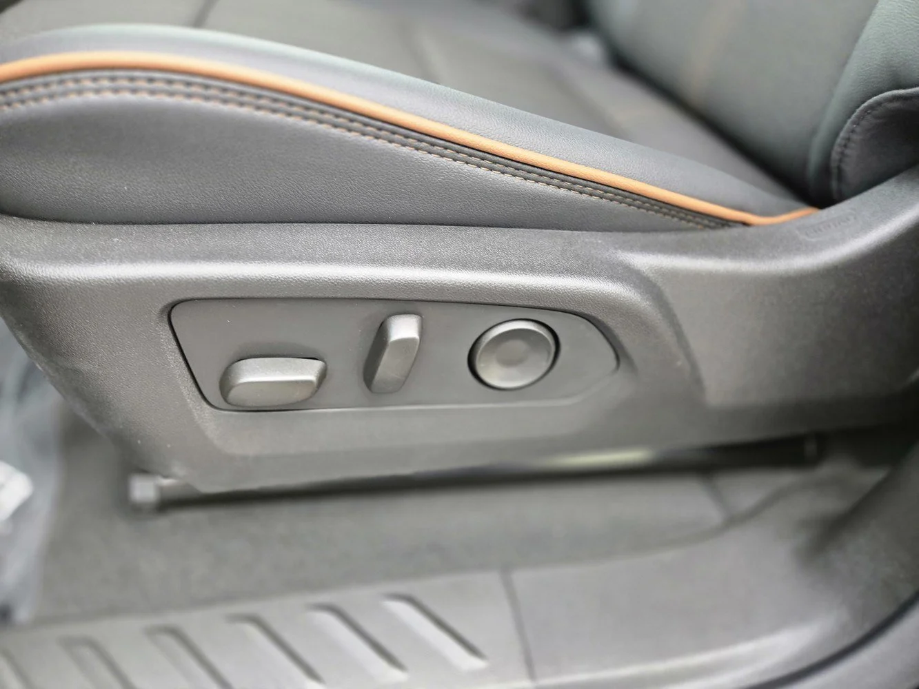 2026 GMC Canyon AT4 - Photo 26