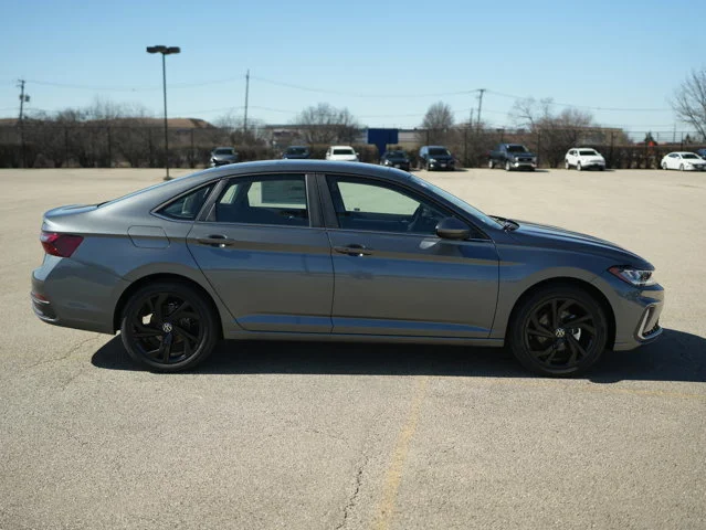 New 2026 Platinum Gray Metallic Volkswagen 1.5T SE image 9
