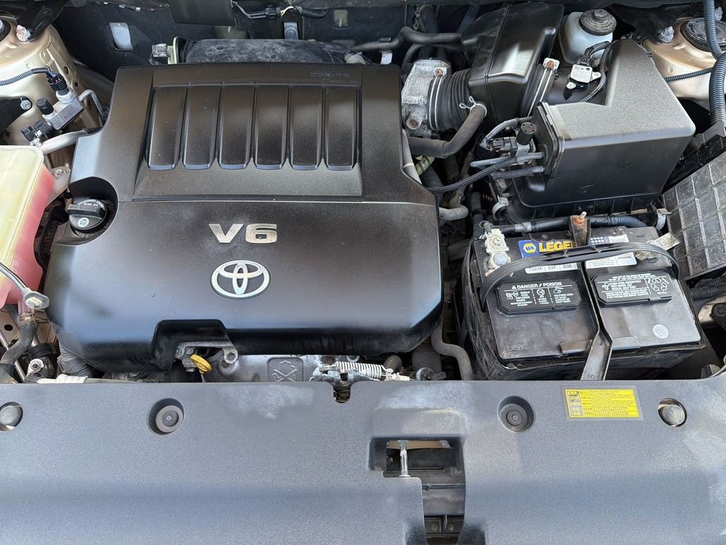 Used 2011  Toyota Limited image 31