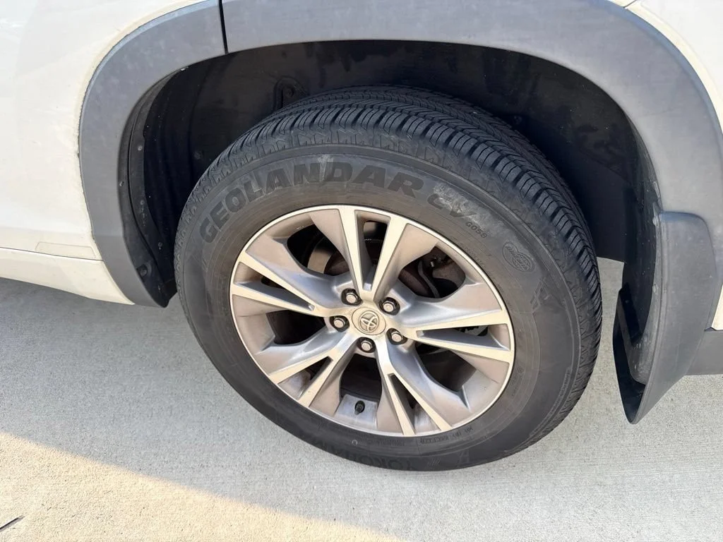 Used 2015 Blizzard Pearl Toyota XLE image 8