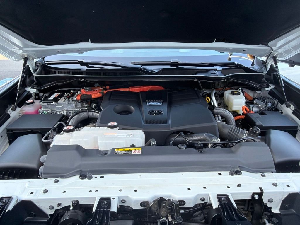 Used 2025  Toyota Limited image 32
