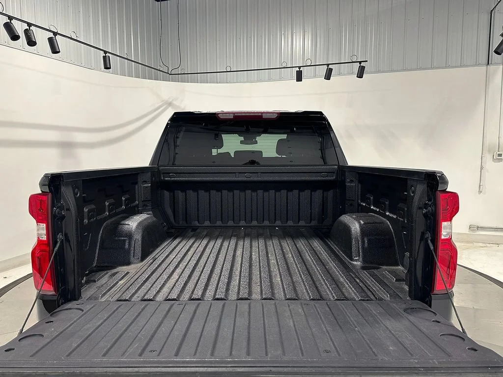 Used 2023 BLACK Chevrolet RST image 5
