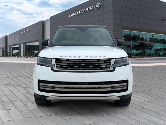 Used 2025 White Land Rover SE image 8