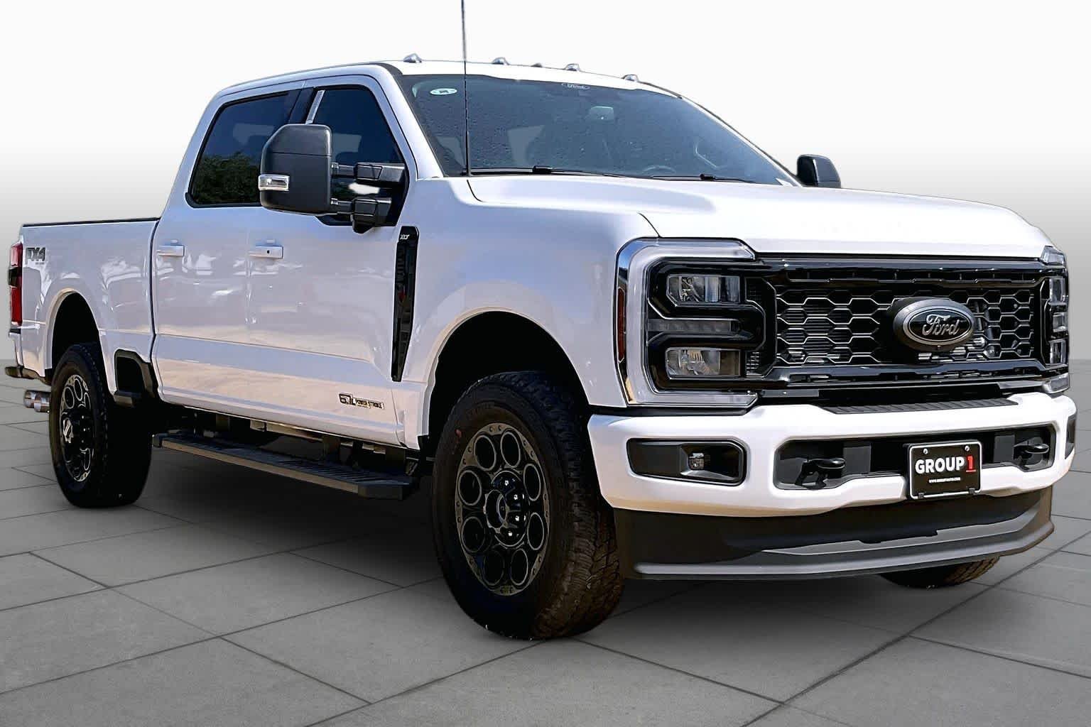 New 2026 Oxford White Ford F-250® XLT image 2
