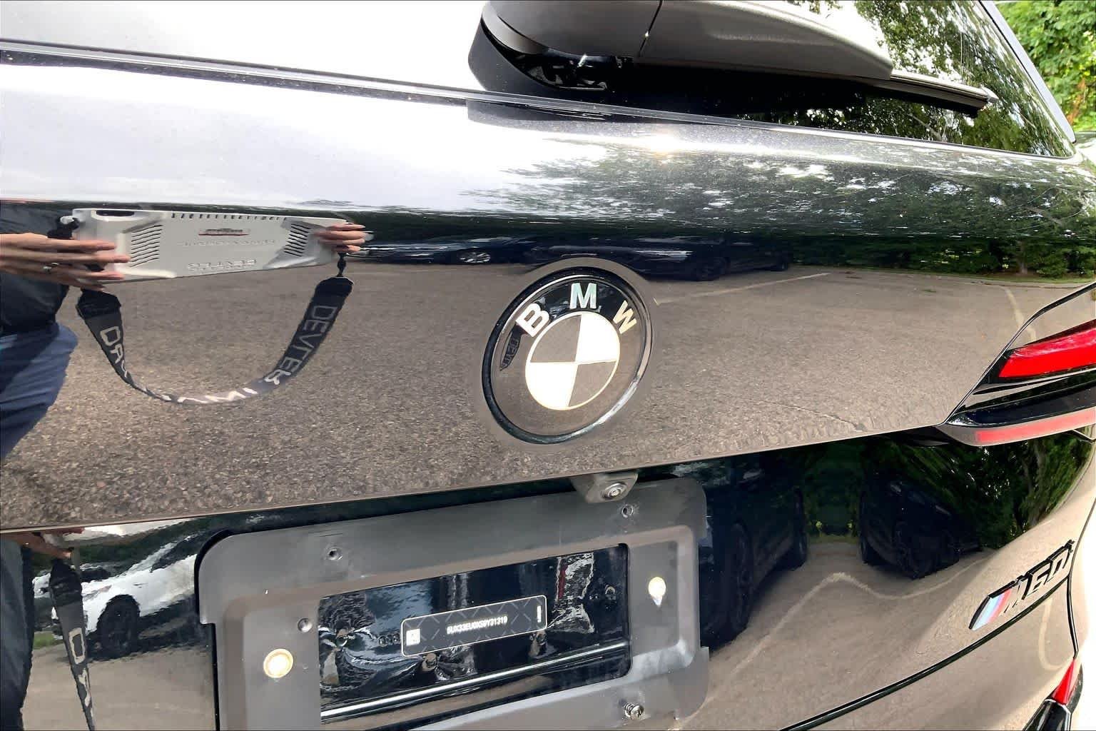 Used 2025 Black Sapphire Metallic BMW M60i image 30