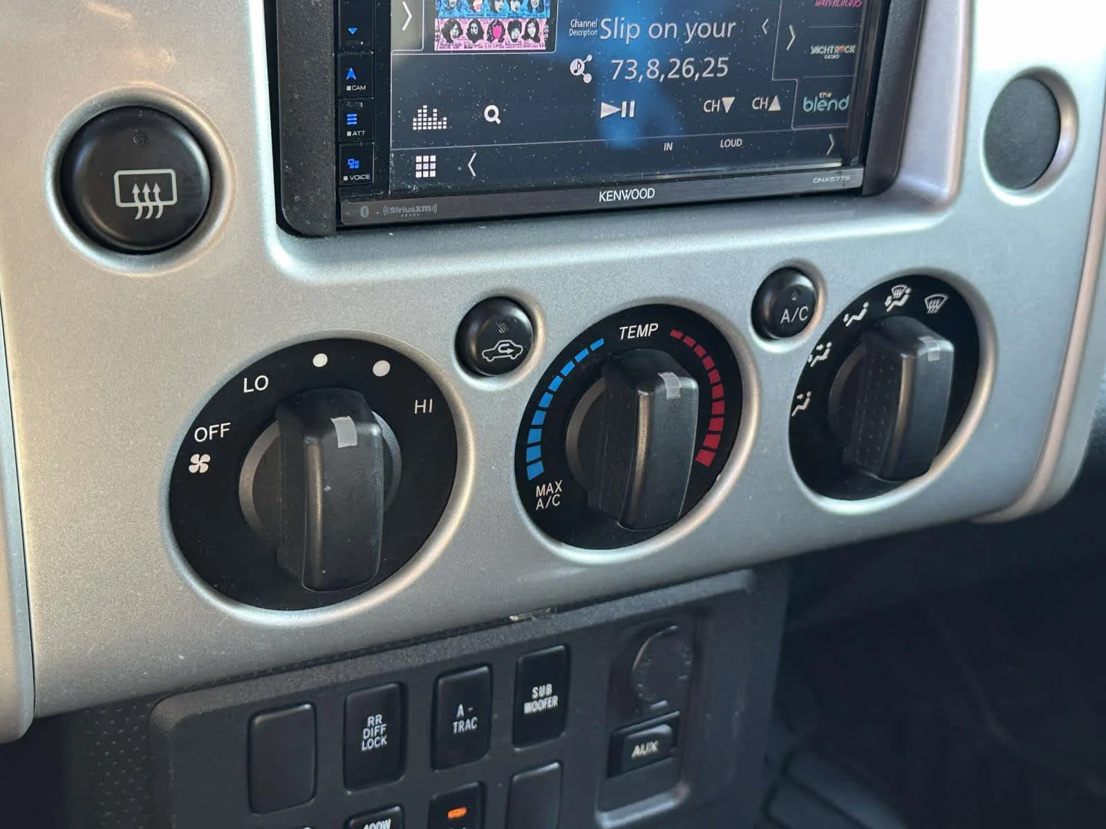 Used 2007 White / Sun Fusion Toyota  image 33