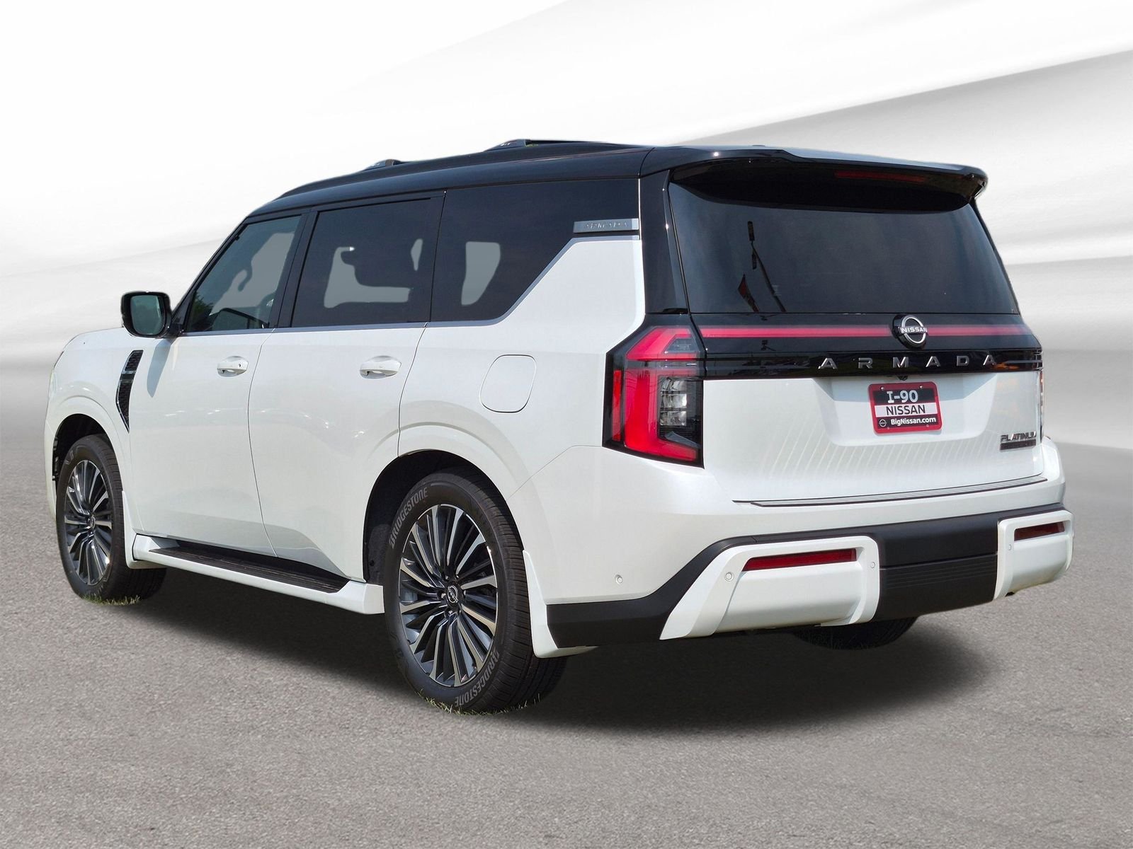New 2026 Everest White TriCoat / Super Black Two-tone Nissan Platinum Reserve image 9