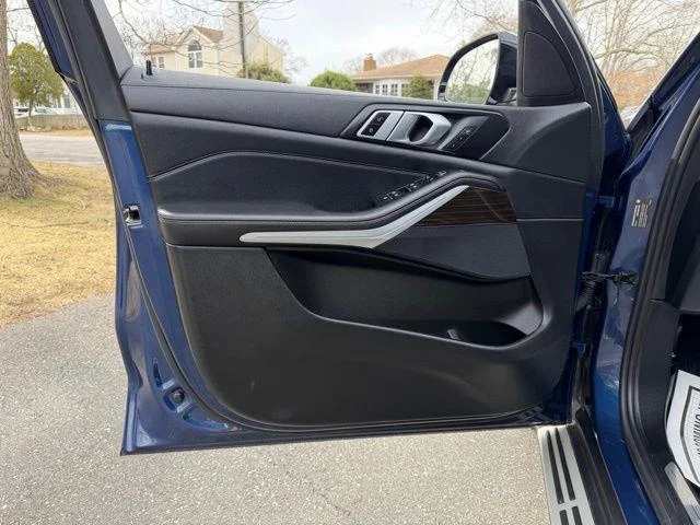 Used 2023 Blue BMW xDrive40i image 33