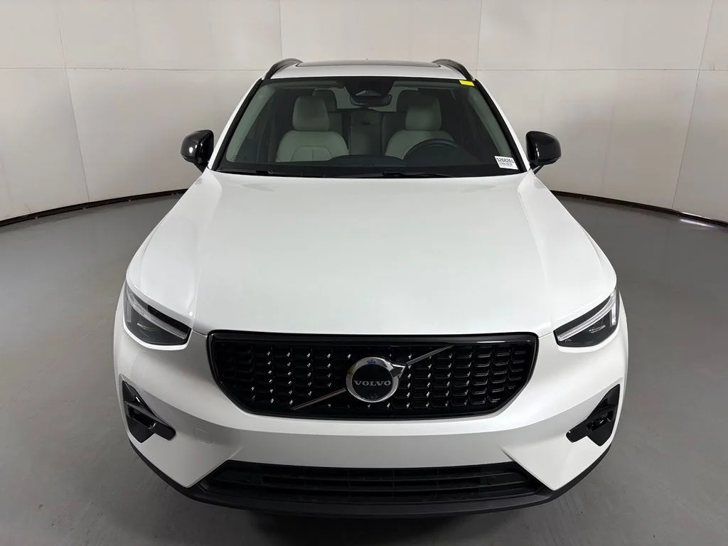 New 2026 Crystal White Volvo Plus image 3