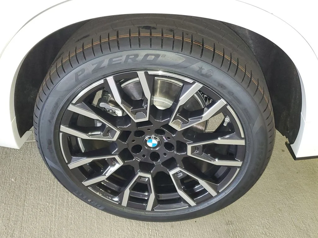 New 2026 Alpine White BMW sDrive40i image 5