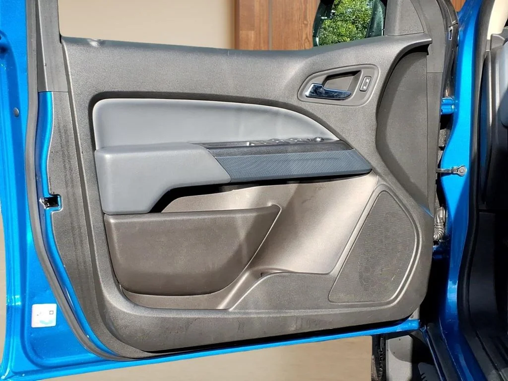 Used 2022 Blue Chevrolet Z71 image 18