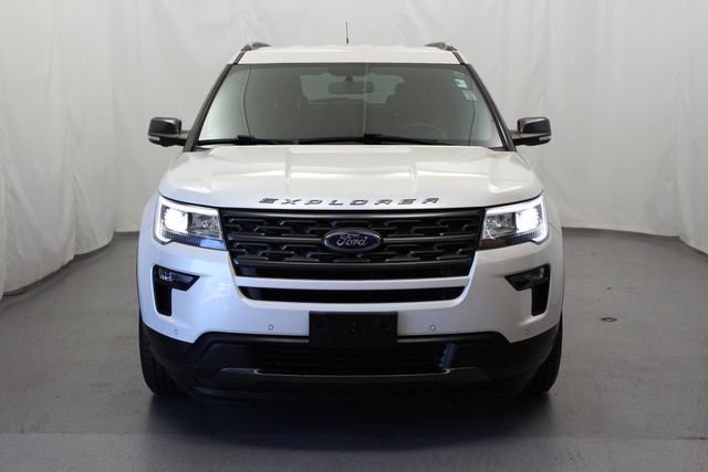 Used 2018 White Platinum Tri-Coat Metallic Ford XLT image 3
