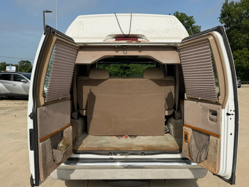 Used 2004 Oxford White Clearcoat Ford Recreational image 22