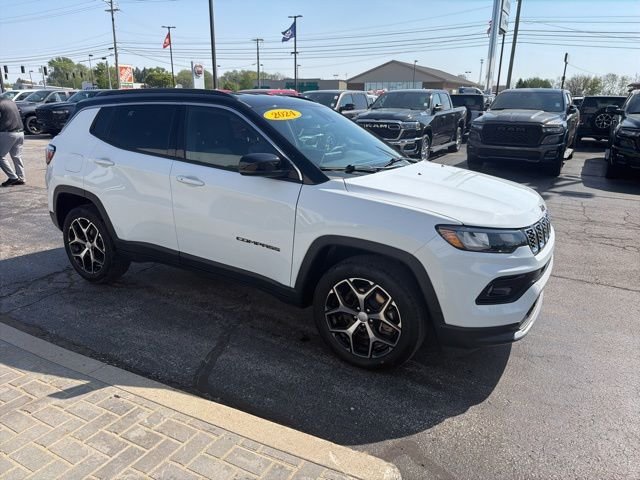 Used 2024 White/off-white Jeep Limited image 7
