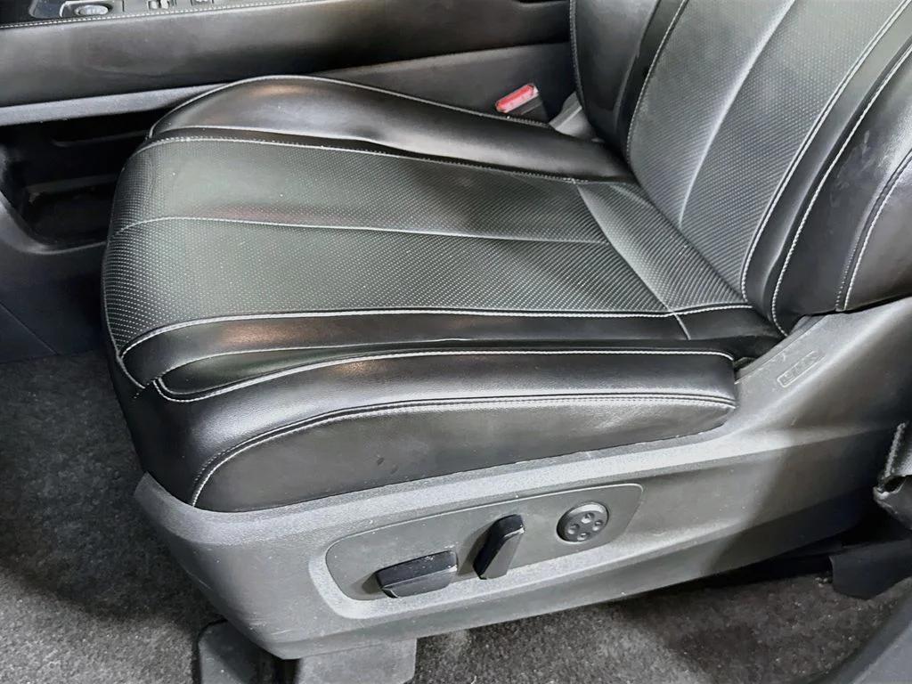 Certified Used 2024 Mineral INFINITI LUXE image 25
