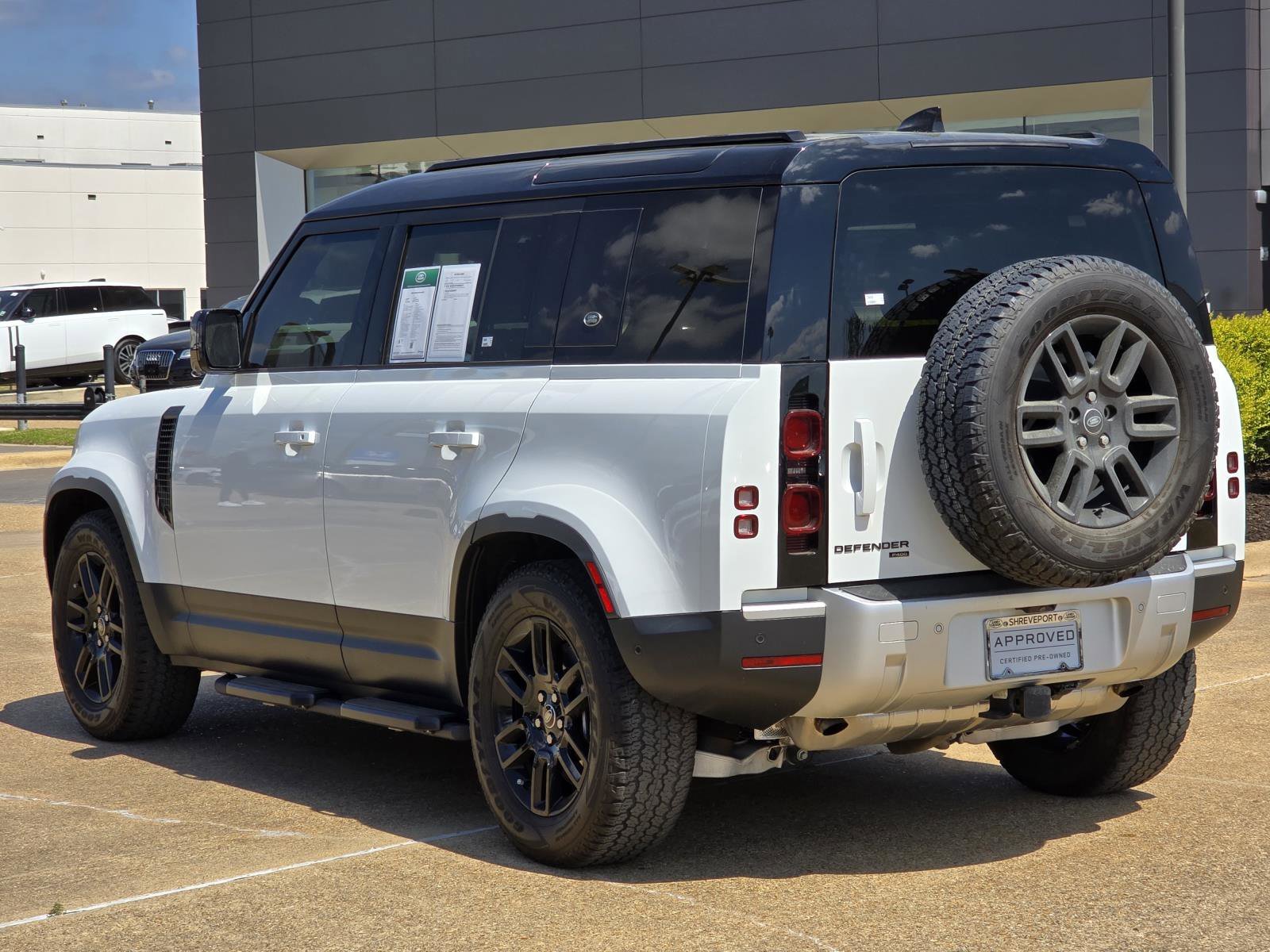 Used 2023 Fuji White Land Rover SE image 6