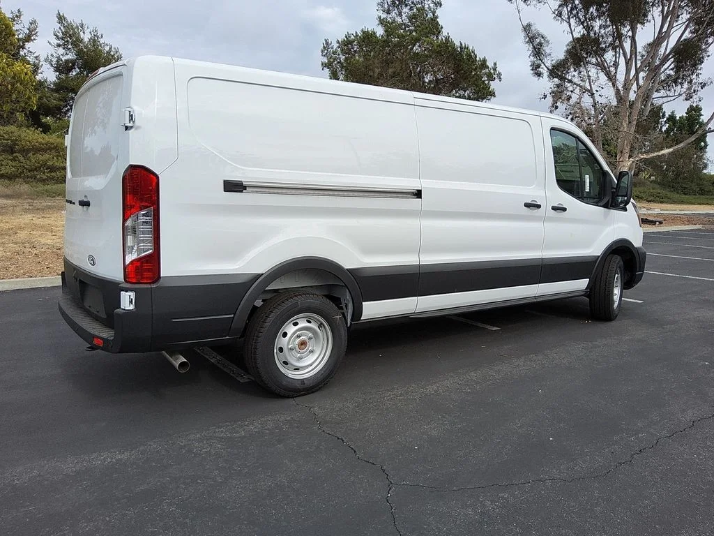 New 2026 Oxford White Ford Base image 21