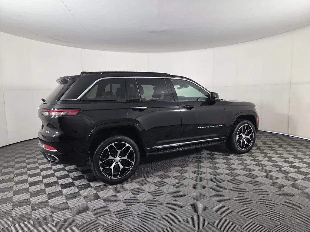 Used 2024 Diamond Black Crystal Pearlcoat Jeep Summit Reserve image 6