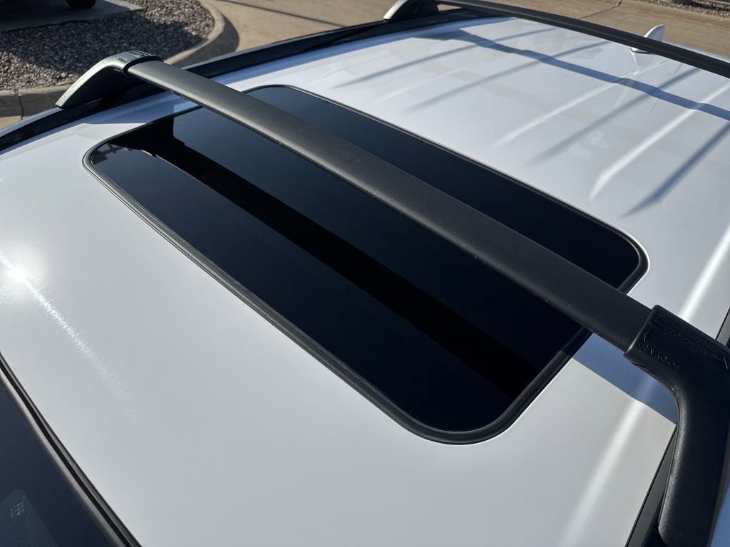 2025 Toyota RAV4 XLE - Photo 10