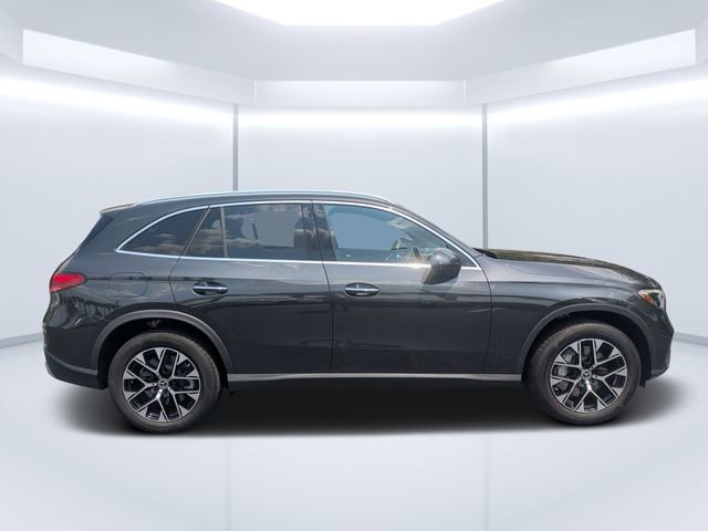 Used 2025  Mercedes-Benz GLC 350e image 2