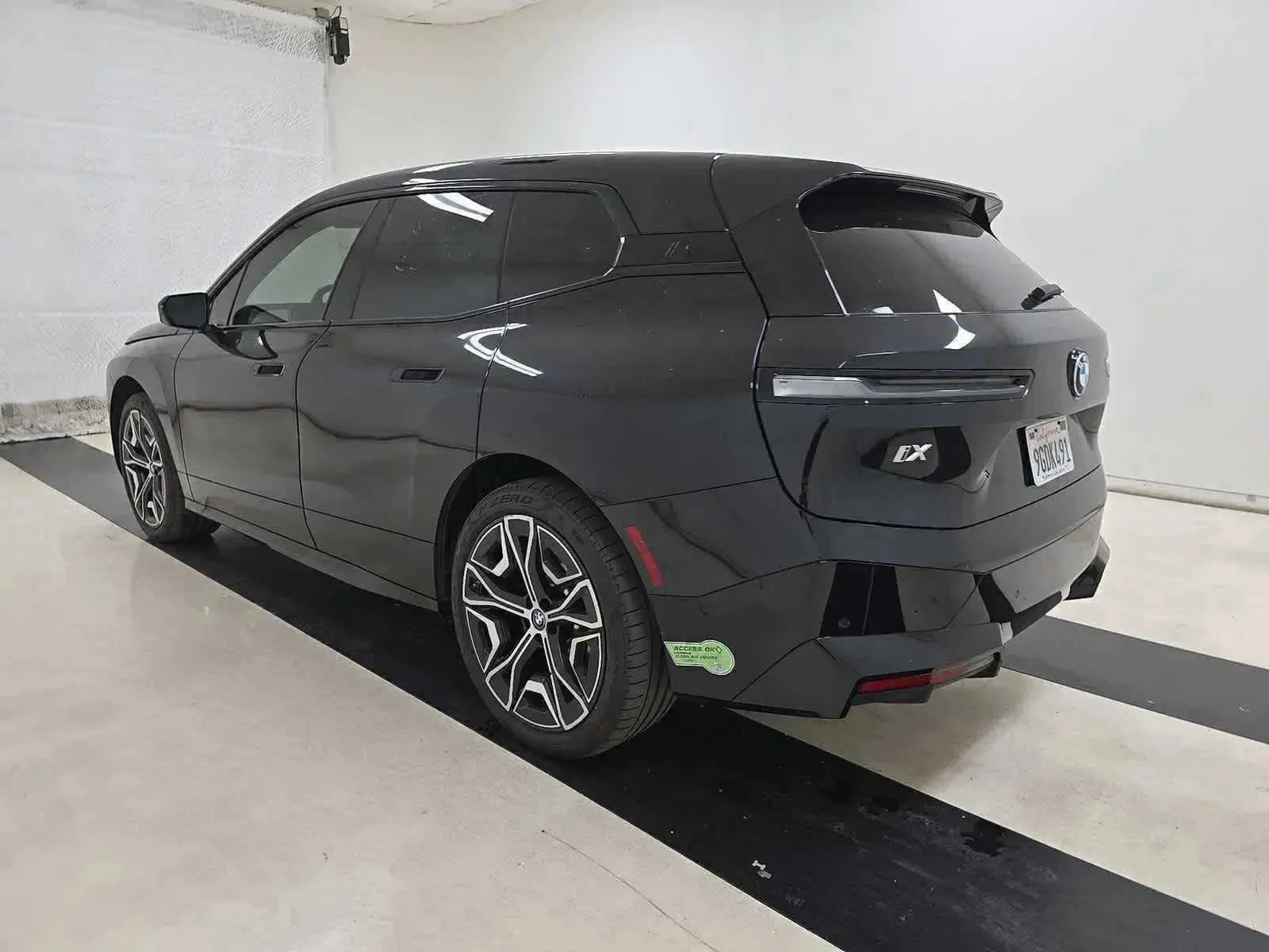 Certified Used 2024 Black Sapphire Metallic BMW xDrive50 image 3
