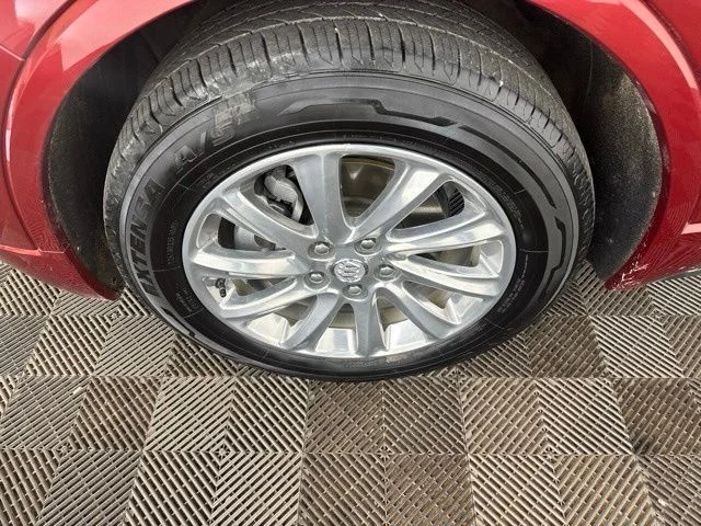Used 2019 Red Buick Essence image 31