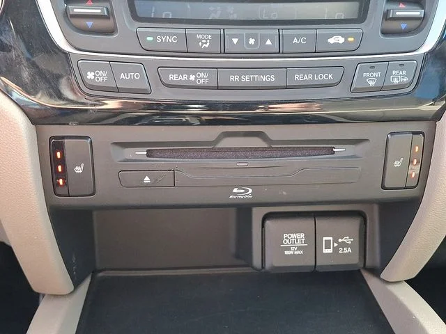 Used 2019 Deep Scarlet Pearl Honda Touring image 28
