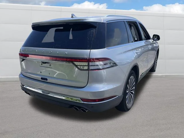 Used 2020 Silver Lincoln Reserve image 8