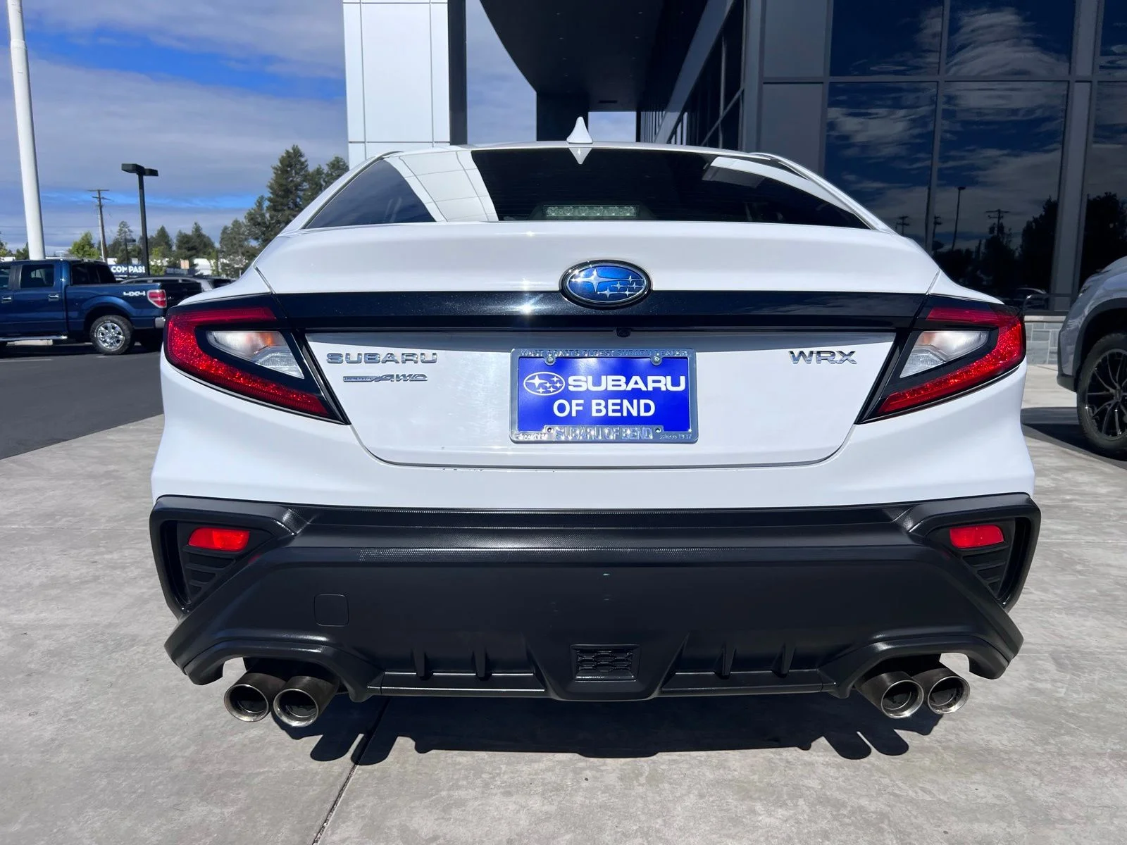 Used 2022 Ceramic White Subaru Base image 5